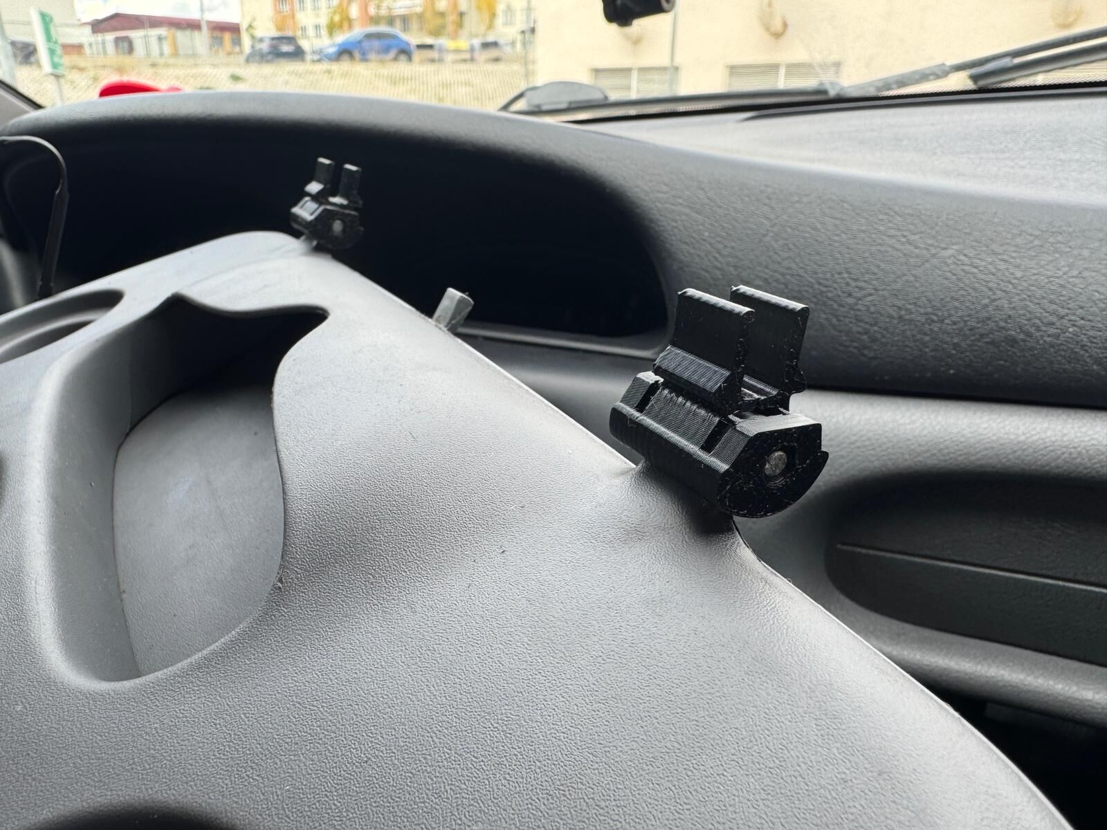3D Baskı Renault Megane 1 Torpido Kapağı Menteşesi